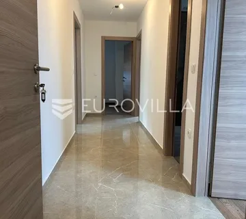 Požega, Sv.Roka, četverosoban stan 83 m²