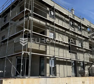Pula, širi Centar, moderan penthouse u novogradnji, centralno plinsko, 2. kat, 123 m² - Busoler