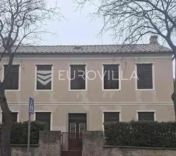 N. Vinodolski, samostojeća katnica 100 m od mora s parcelom od 680 m² - cover