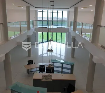 Poslovna zgrada za zakup 1276 m² s nenatkrivenom terasom 140 m² Novi Zagreb, Buzin - Buzin, Zagreb