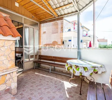 Vodice, trosoban stan u blizini mora