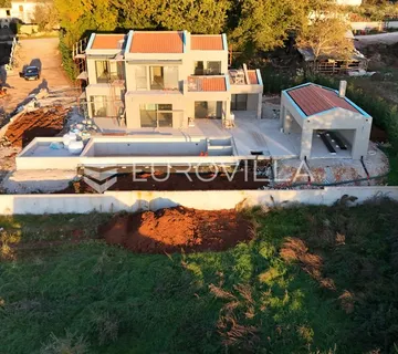 Istra, Sv. Lovreč, vila s panoramskim pogledom na more i maslinike - cover