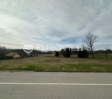Požega, Varelovac, građevinsko zemljište 7160 m² uz glavnu prometnicu