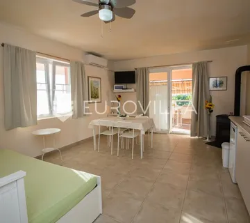 Rab, Barbat, dvosoban stan s pogledom na more, 200 m od mora 105 m² - Barbat na Rabu, Rab