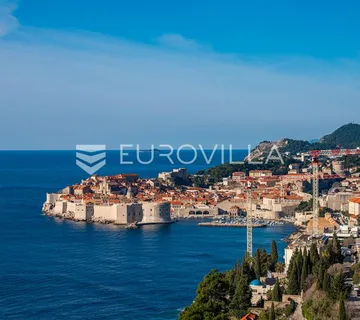 Dubrovnik, prostran trosoban stan s balkonom i pogledom - cover