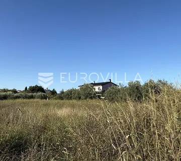 Istra, Pomer - građevinsko zemljište na izoliranoj lokaciji na 200 m od mora, 952 m2