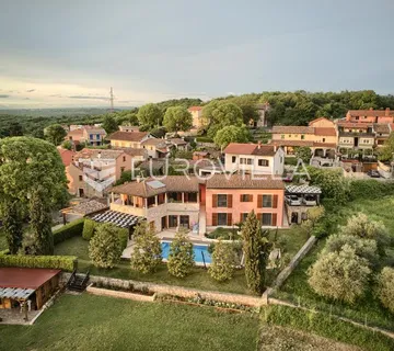 Istra, Šorići, luksuzna kamena kuća, 388 m², s bazenom i građevinskim zemljištem 4621 m²