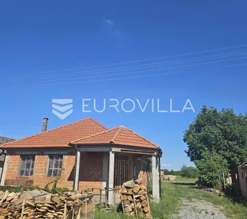 Poganovci, okolica Osijeka – kuća u izgradnji na prostranoj parceli od 1.800 m² - Poganovci, Podgorač