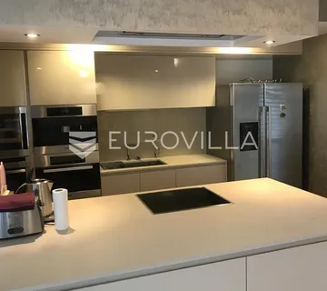 Istra, Rovinj, luksuzni penthouse 186 m² na super lokaciji s dva garažna mjesta