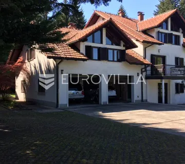 Rakovica, Plitvička jezera, obiteljska kuća 600 m² na zemljištu 41416 m²