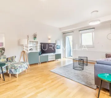Vrbani, novouređen dvosoban stan 65 m² - cover