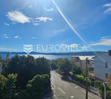 Crikvenica, dvosoban stan s 2 balkona i terasom 57,94 m2 i pogledom na more