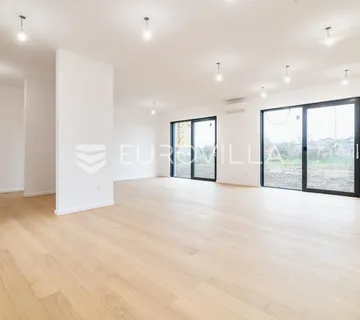 Velika Gorica, Kurilovec, moderan četverosobni stan u urbanoj vili, 170 m², NOVOGRADNJA