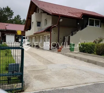 Plitvička jezera, Rudanovac, uređena kuća s tavernom i prostranom okućnicom - cover
