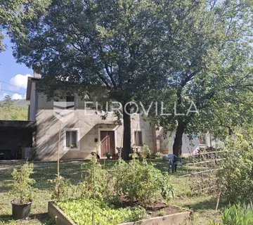 Istra, Labin, obiteljska kamena kuća u prekrasnoj prirodi