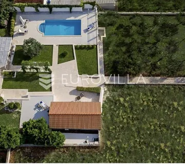 Brač, Donji Humac, tri šarmantna objekta s bazenom na zemljištu od 1780 m² - Donji Humac, Nerežišća