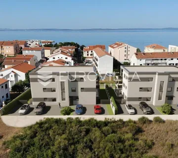 Zadar, Privlaka, luksuzno opremljen dvosoban stan 65,90 m² s vrtom - Škrapavac