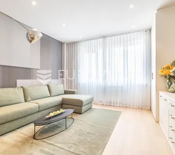 Strogi centar, pješačka zona, garsonijera 33 m², 4. kat, lift, parking - Zagreb