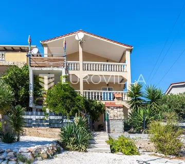 Vinišće, samostojeća apartmanska kuća ukupne površine 259 m2 - cover