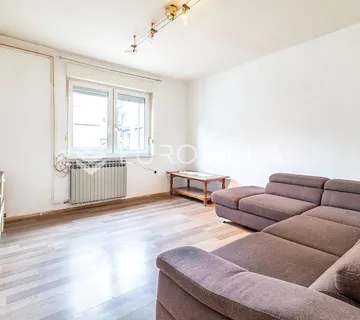 Zagreb, Gornja Dubrava, dvojna kuća s dva stana, 120 m²