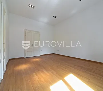 Osijek, Centar grada, iznajmljuje se poslovni prostor u secescijskoj zgradi, 107 m²