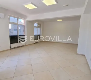 Osijek, Centar, iznajmljuje se poslovni lokal površine 107 m²