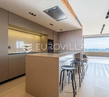 Istra, Novigrad, luksuzan penthouse 135 m², dvije spavaće sobe, pogled na more, parking