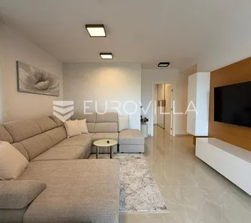 Istra, Poreč, moderan stan na 1. katu kvalitetne novogradnje, odlična lokacija