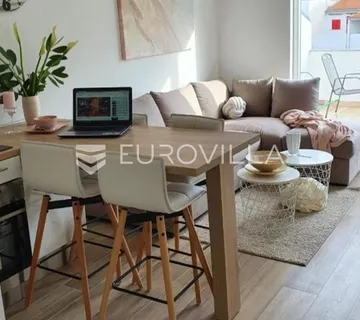 Stinica, apartman u mirnom naselju 100 m od mora - Stinica, Senj