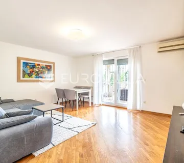 Zagreb, Maksimir, komforan trosoban stan s parkirnim mjestom 90 m² - cover