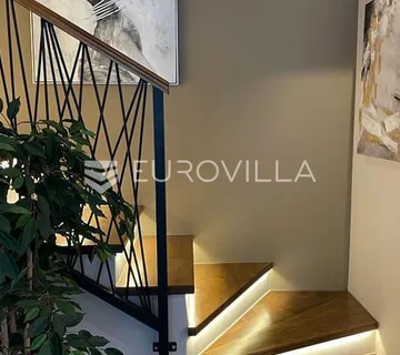 Brtonigla, moderna dvojna kuća
