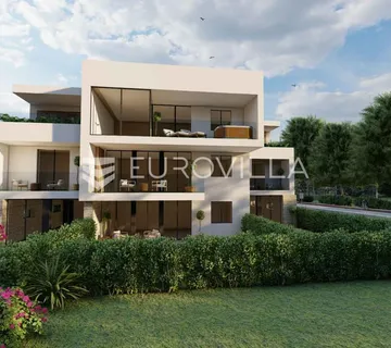 Istra, Poreč - Trosobni stan na 2. katu blizu mora