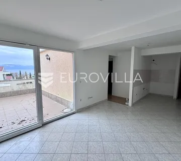 Otok Krk, Njivice, četverosoban stan 79 m², terasa s pogledom na more - cover
