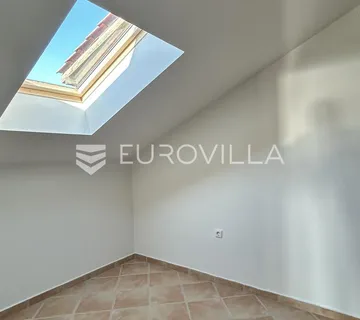 Zadar, Diklo, uređen dvosobni stan na drugom katu, 74 m² - cover