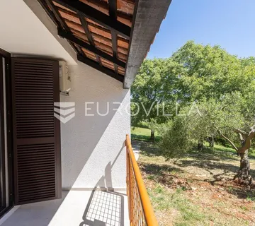 Istra, Duga Uvala, prizemlje, adaptirani apartman u sklopu naselja s pogledom na more,150 m od mora - Šegotići, Marčana