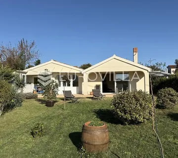 Istra, Muntić - osunčana samostojeća kuća 103 m2 na mirnoj lokaciji s lijepom okućnicom - cover