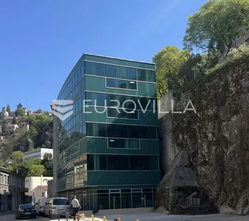 Rijeka, Centar, poslovna zgrada na vrhunskoj lokaciji 750 m²
