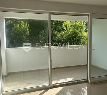 Otok Rab, Palit, dvoetažni apartman s velikom terasom, 400 m od mora