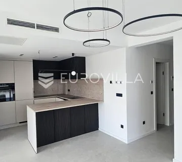 Kaštela Stari, luksuzan trosoban stan od 120,9 m² na prizemlju s vrtom - cover