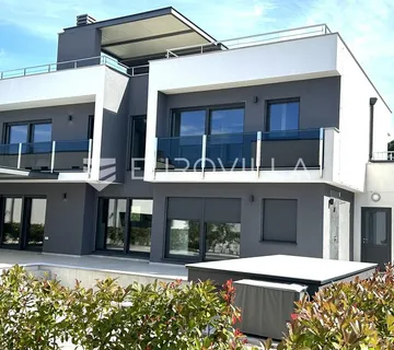 Istra, Pomer: Ekskluzivna moderna vila 286 m² s bazenom i pogledom na more, 400m od obale