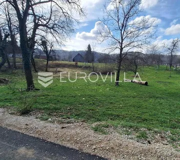 Bosiljevo, zemljište 103000 m² s 2 objekta na mirnoj lokaciji