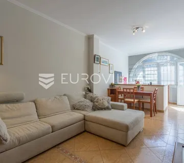 Istra, Rovinj, stan u prizemlju s velikom konobom u podrumu 89 m2