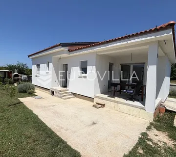 Pula, Monte Turco, šarmantna prizemnica s vrtom