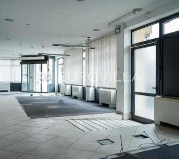 Vinkovci, Centar, atraktivan poslovni prostor 168 m² na frekventnoj kutnoj lokaciji
