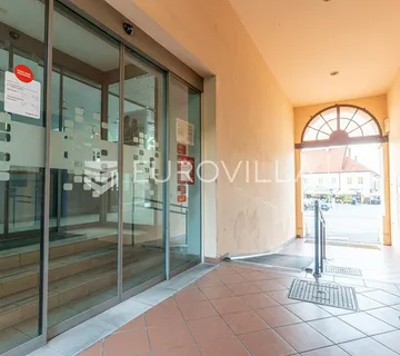 Požega, Trg sv.Trojstva, atraktivan poslovni prostor 235 m² - Centar