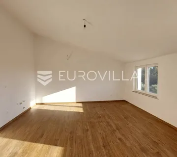 Medulin, Banjole, prostrani stan 500 m od mora, zajednički bazen - cover
