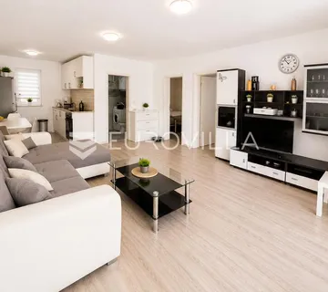Crikvenica, Dramalj, trosoban stan 74 m², vrt, terasa - Dramalj, Crikvenica