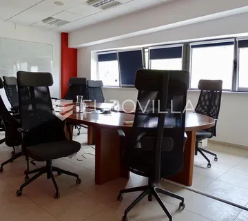 Kastav, Žegoti, uredski prostor, etaža 368 m² na 2. katu poslovne zgrade - cover