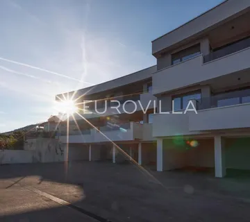 Lovran, ekskluzivni penthouse u novogradnji 196,25 m², s otvorenim pogledom na more