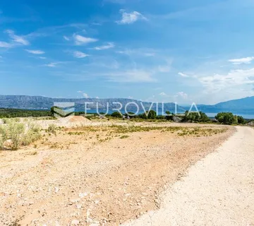 Otok Brač, Pučišća, ekskluzivna investicija, zemljište ukupne površine 10.343 m² s građevinskom dozv